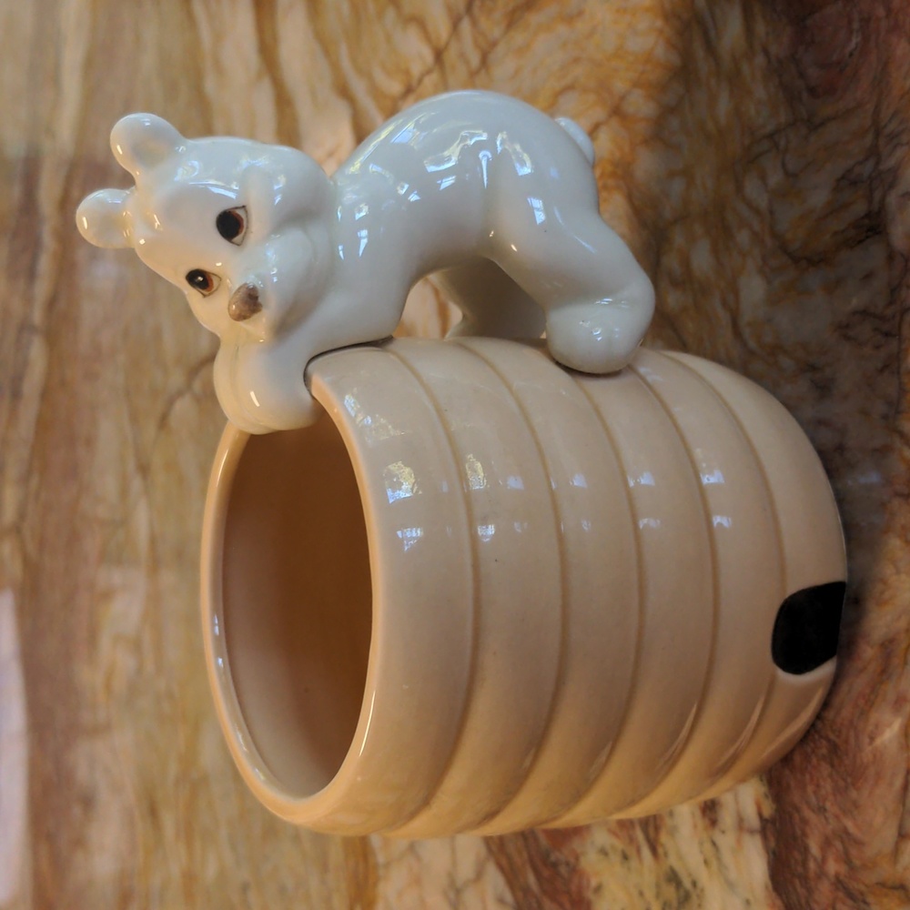 Bear Beehive Mug 3D